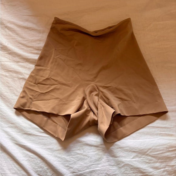 SPANX BUNDLE 3 PC - Picture 6 of 7